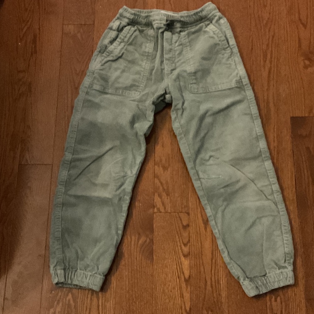 Zara corduroy joggers for boys, in very good condition. Size 9.